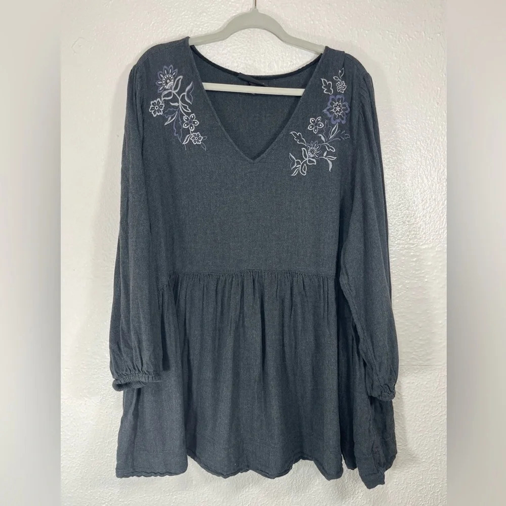 Lane Bryant Gray Embroidered Floral Ruffle Babydoll Blouse Top Women’s 26/28